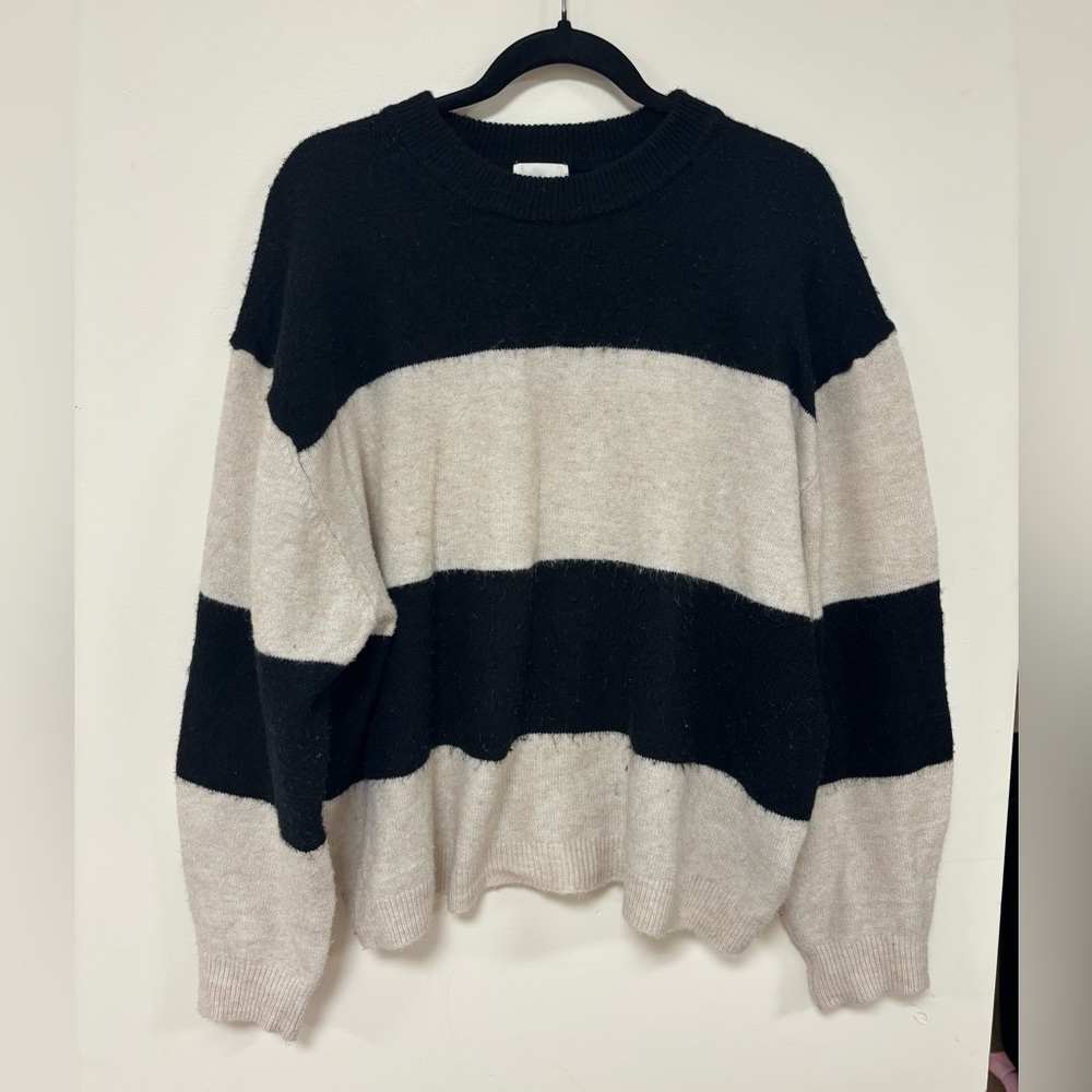H&M Black and Cream Striped Women's Sweater